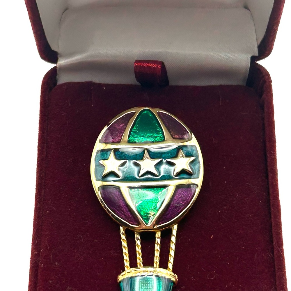 Vintage “TC” Stamped Pin Brooch Enamel Hot Air Balloon in Polished Gold Setting